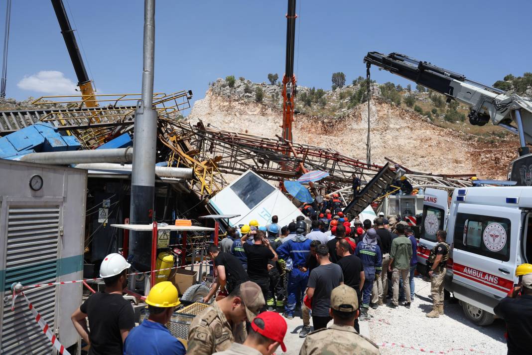 Gabar Dağı'nda ölen mühendise son veda! Petrol sahasında sondaj kulesi devrilmişti 35